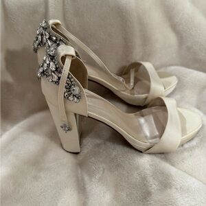 Elegant Cream Heels with Sparkling Silver Gem Details Size 8 3inch Heel